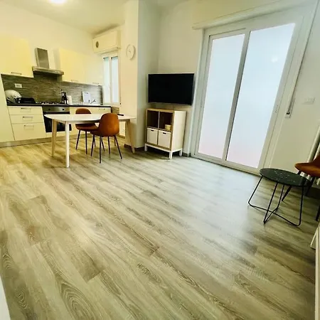 Apartment In Centro, Silenzioso E Balcone